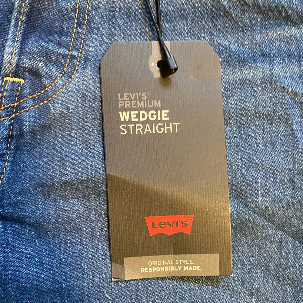 NWT Levi’s Dark Wash Wedgie Straight Leg Jeans - Picture 8 of 11